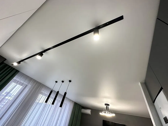 натяжной потолок